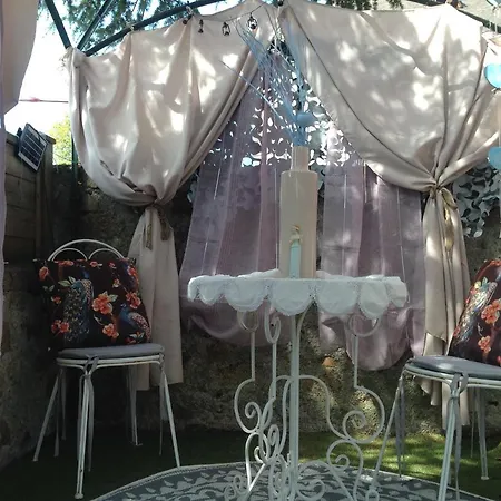 Bed Of Roses Bed & Breakfast Clisson